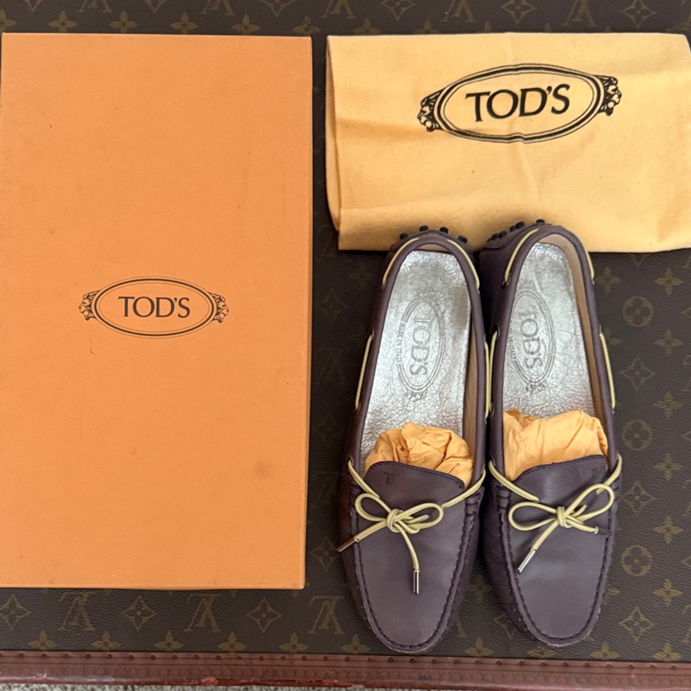 Tod's Women's Gommini Leather Driving Loafers like new size38